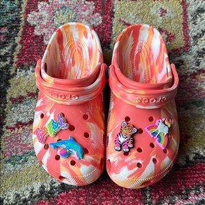 CROCS Women’s 9 Tie-dye Vibrant Orange Clogs with Lisa Frank Charms LIKE NEW